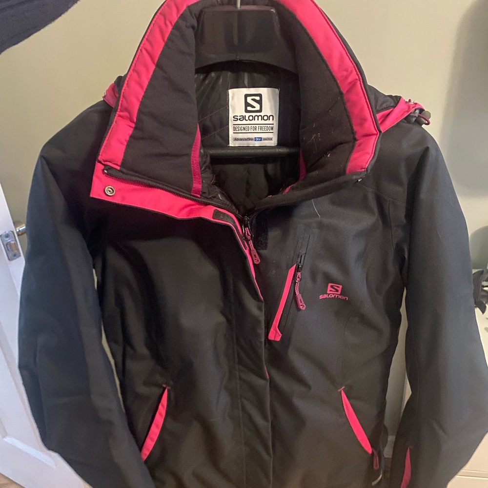 Xs Salomon ski jacket pink and black